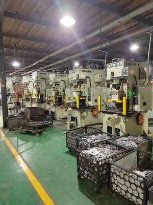 EF-13100 Filtro del carburante per motori diesel per camion La soluzione unica per la sostituzione/riparazione